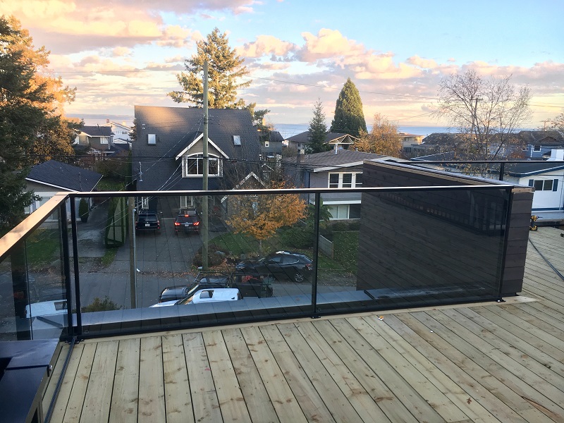 aluminum and glass deck railing, black, burnaby, top mounted